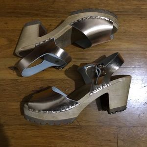 MIA Metallic Rose Gold Leather Platform Clog Sandals